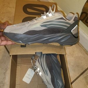 Adidas yezzys 700 Tephra